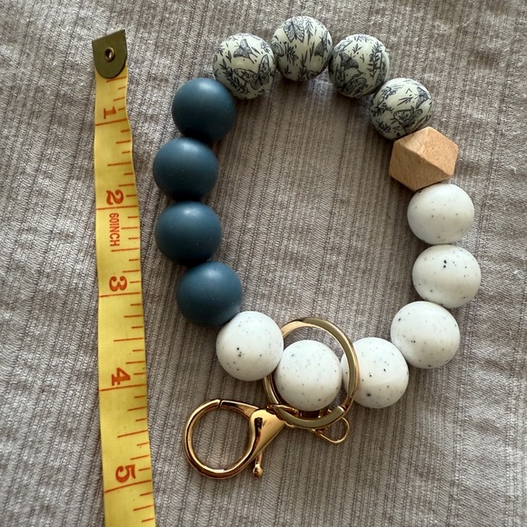 Silicone Bead wristlet - keychain - neutral tones - Picture 4 of 4